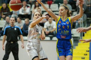 Mecz drugiej ligi koszykówki kobiet: MKS Pałac Młodzieży Tarnów - MUKS Chrobry Basket Głuchołazy